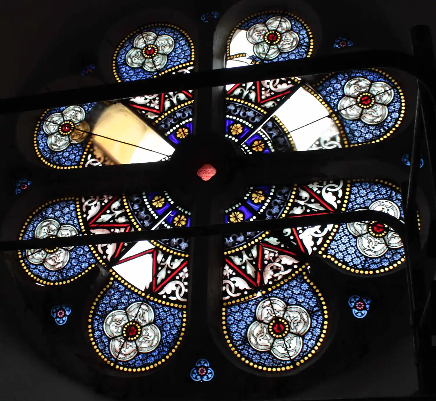 Restauration de la rosace de l’église Sainte-Anne de Sanvensa – Aveyron