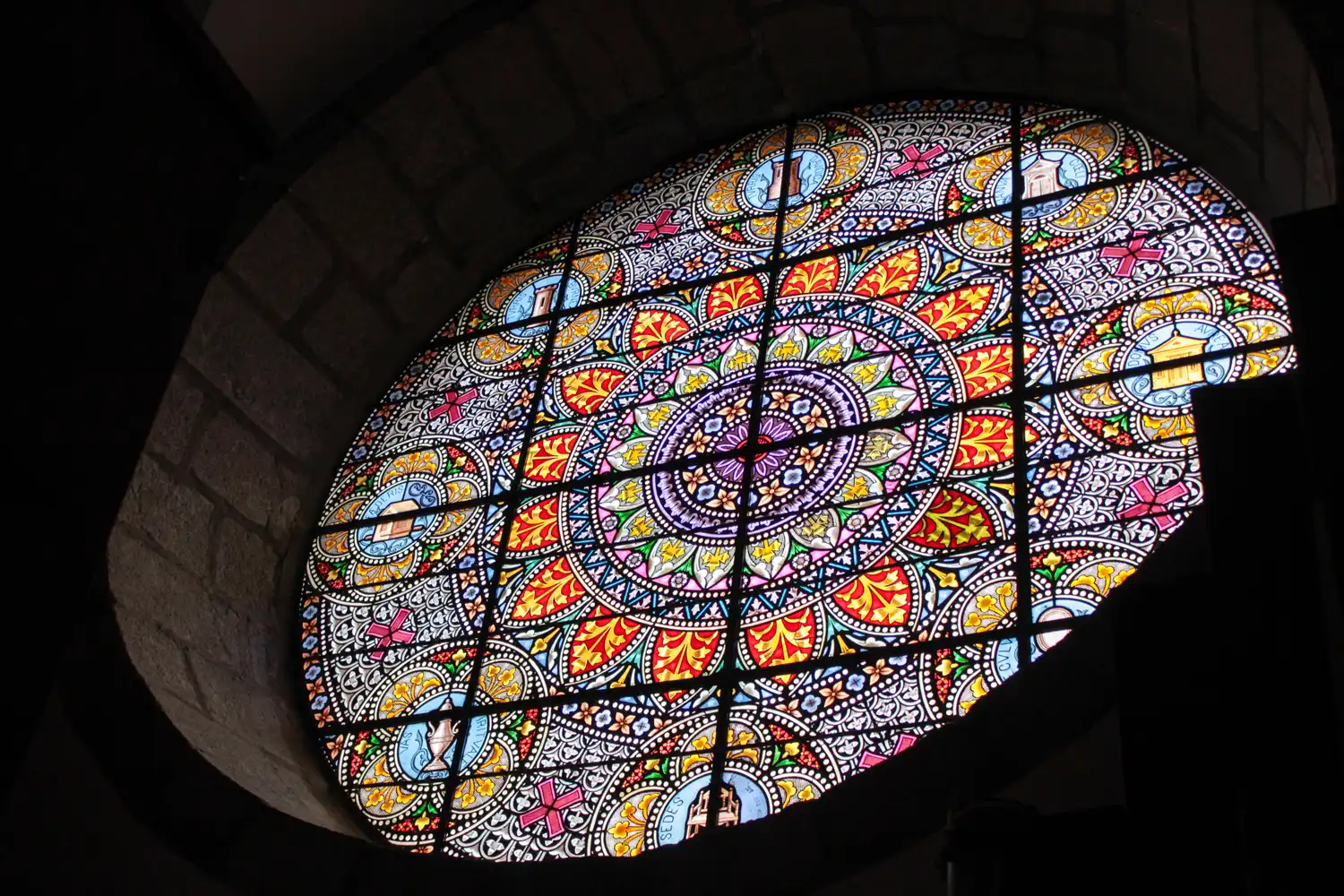 Restauration de la rosace de l&rsquo;église d&rsquo;Entraygues-sur-Truyère